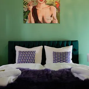 Apartment Denkmalgeschuetzte Grosse Boheme Altbauwohnung In Citylage, Landshut